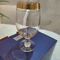 لیوان پایه دار