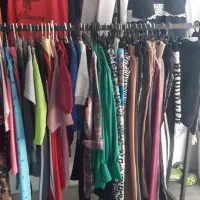 تمام لباسهابه قیمت فاکتوربفروش میرسه