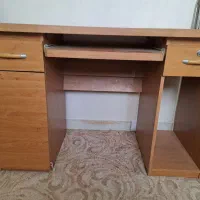 میز کامپیوتر چوبی سالم