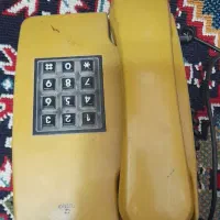 تلفن رو میزی قدیمی