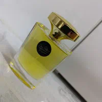 عطر کاموزارتی لیرا