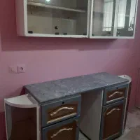 کابینت و درو پنجره  و قاب دور لوسترو پرده