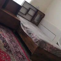 تخت. کناری