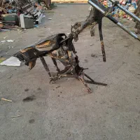 تنه موتور سیکلت با کمک جک وسط