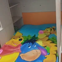 تخت دو طبقه نوجوان و جوان