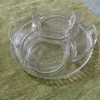 تعدادی ظرف انتیک و قدیمی و جدید