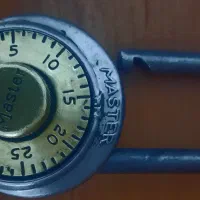 قفل رمزدار قدیمی