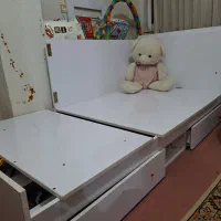 تخت کودک به همراه دروار