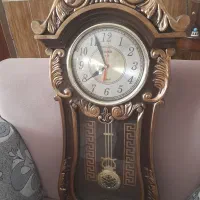 یک عددساعت رومیزی ویک عددساعت دیواری