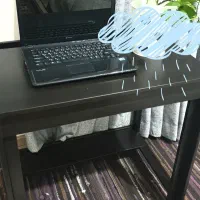 میز تحریرکوچک و سبک ایکیا کم کارکرد ۵۰ در ۷۰ در۷۰