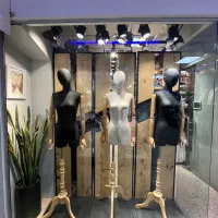فروش اجناس و دکور فروشگاه پوشاک زنانه
