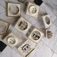 تعدادی کلید و پریز