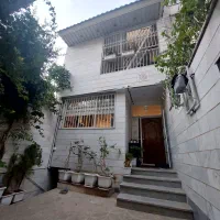رهن یک باب منزل حیاط دار ویلایی 100 متری
