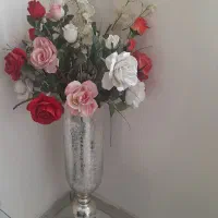گلدان و گل خارجی