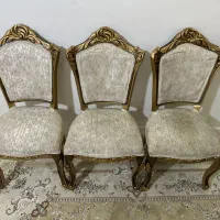 ۳عددصندلی چوبی ومیزخاطره
