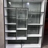 ویترین فروشگاهی میز مدیریت و پارتیشن در حد نو