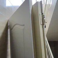 در  توالت و حمام