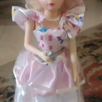 چند عدد عروسک و قطعات خانه سازی