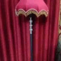 آباژور ایستاده