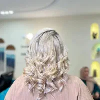 آف ویژه خدمات رنگ ولایت وکاشت ناخن
