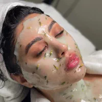 آموزش تخصصی فیشیال و پاکسازی پوست