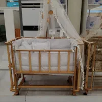 تخت کنارمادر گهواره شو