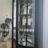 یک عدد بوفه تزئینی برنز کاری شده