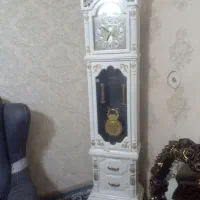 ساعت ایستاده سفید
