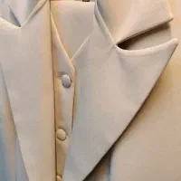 تعدادی کت و شلوار و کت تک زیر قیمت بازار
