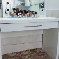 اینه تک هست