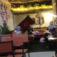 آموزشگاه زبان و هنر  در گلشهر، آوینی