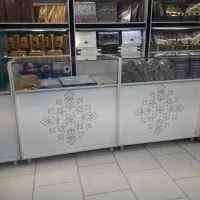 تعدادی  قفسه گز فروشی