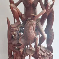 مجسمه چوبی مرد ماهیگیر تایلندی