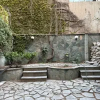 آپارتمان ۸۵ متری  حیاط در اختیار
