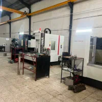 کارگر اشنا به فرز cnc و قالبسازی