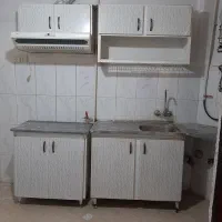 کابینت گالوانیزه.  درب و پنجره چوبی