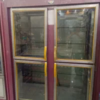 یخچال‌‌کالباس‌بر‌ویترین