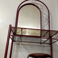 وسایل خانه (میز آینه، بوفه با ظرف، فرش و گلمیز)