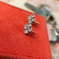 یک جفت گوشواره نقره نو