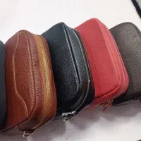 کارگر ماهر و چرخکار محصولات چرمی