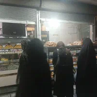 کار در فروشگاه قنادی