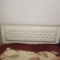 تخت خواب چوبی با پارچه چرمی