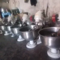 خمیر کن نانوایی تعدادی.