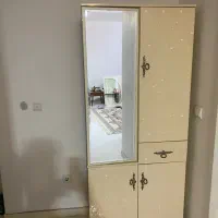 زیر تلوزیون و جاکفشی