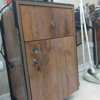 میز ناخن کار و کانتر کارتعدادی وسیله ارایشگاه