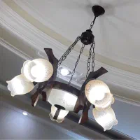 لوستر چوبی کاملا سالم و تمیز