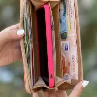 کیف پول زنانه پیدا شده ناحیه زیباشهر
