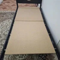 تخت فلزی