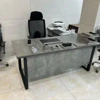 میز اداری پایه فلز برند امگا طرح سنگی