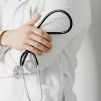 پزشک دارای پروانه برای مطب زیبایی